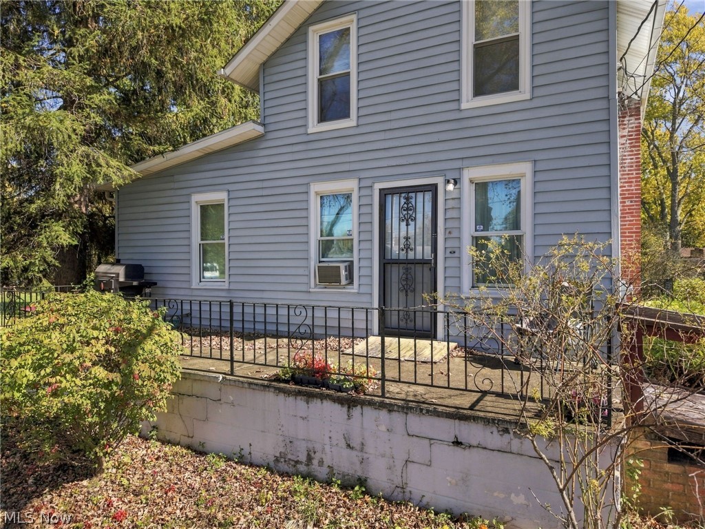 379 W Lincoln Street — photo