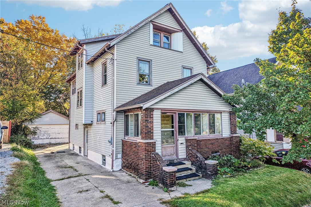 2211 20th Street SW — photo
