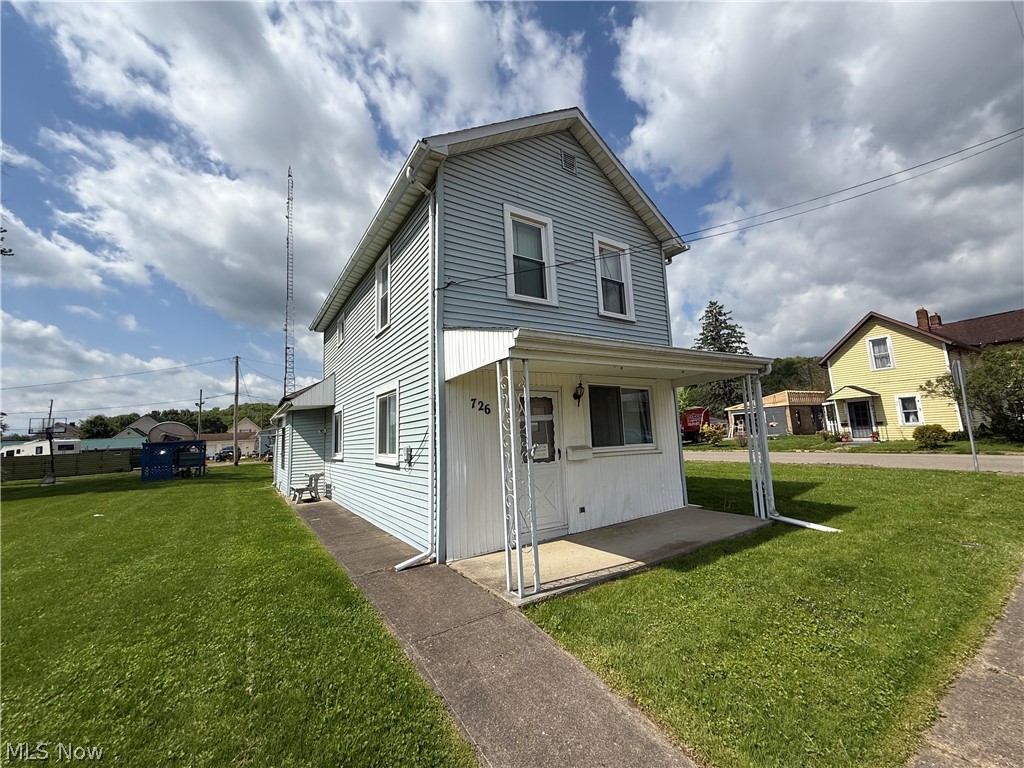 726 W 1st Street — photo