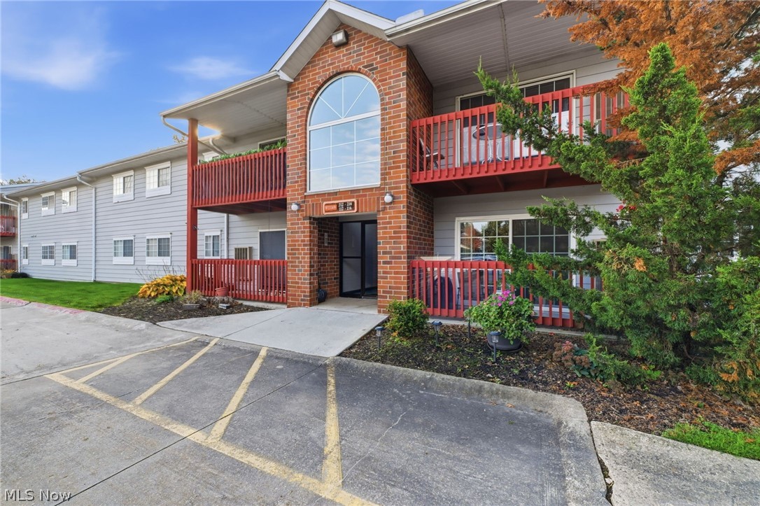 27069 Oakwood Circle Unit 214W — photo