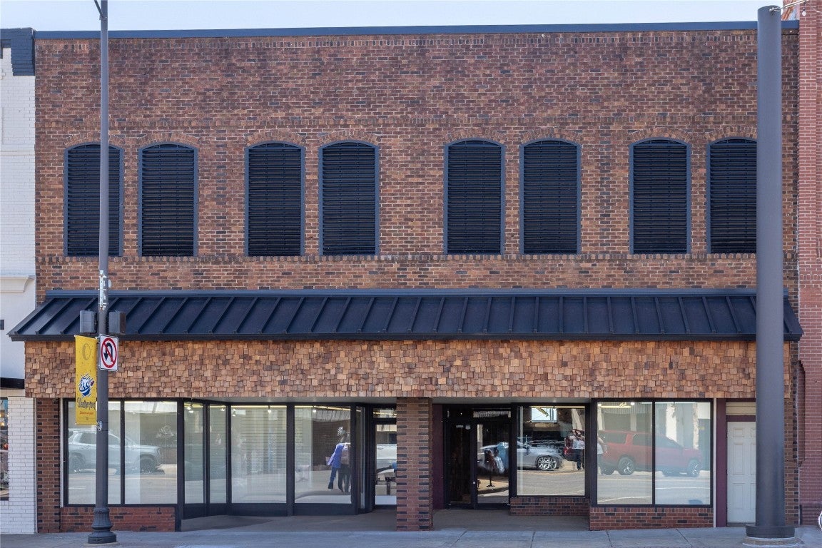 106 W Main Street — photo