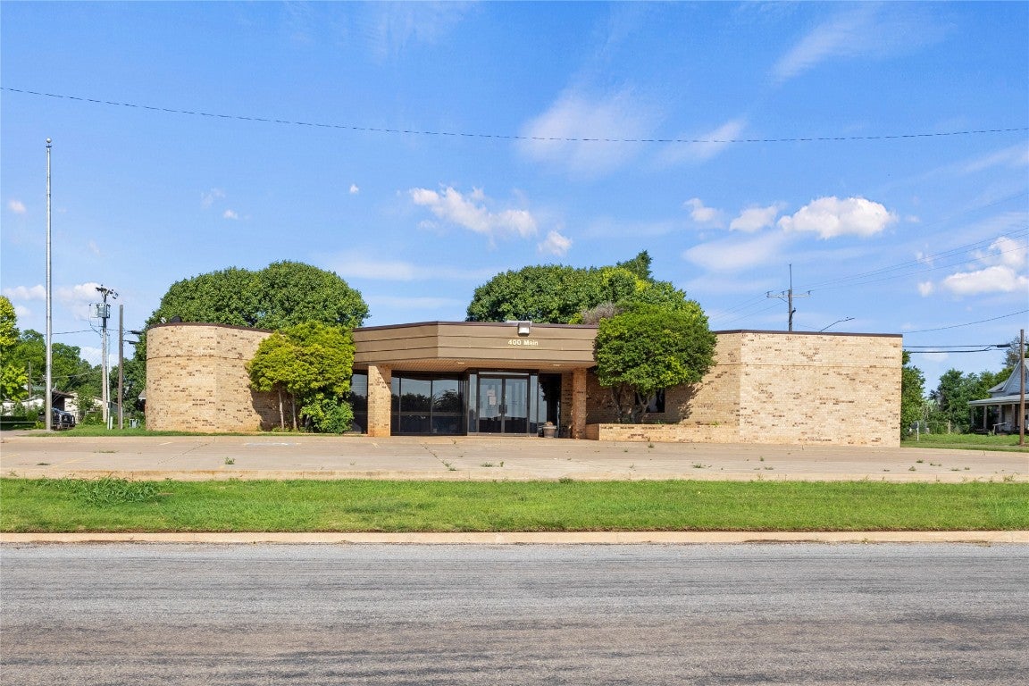 400 S Main Avenue — photo