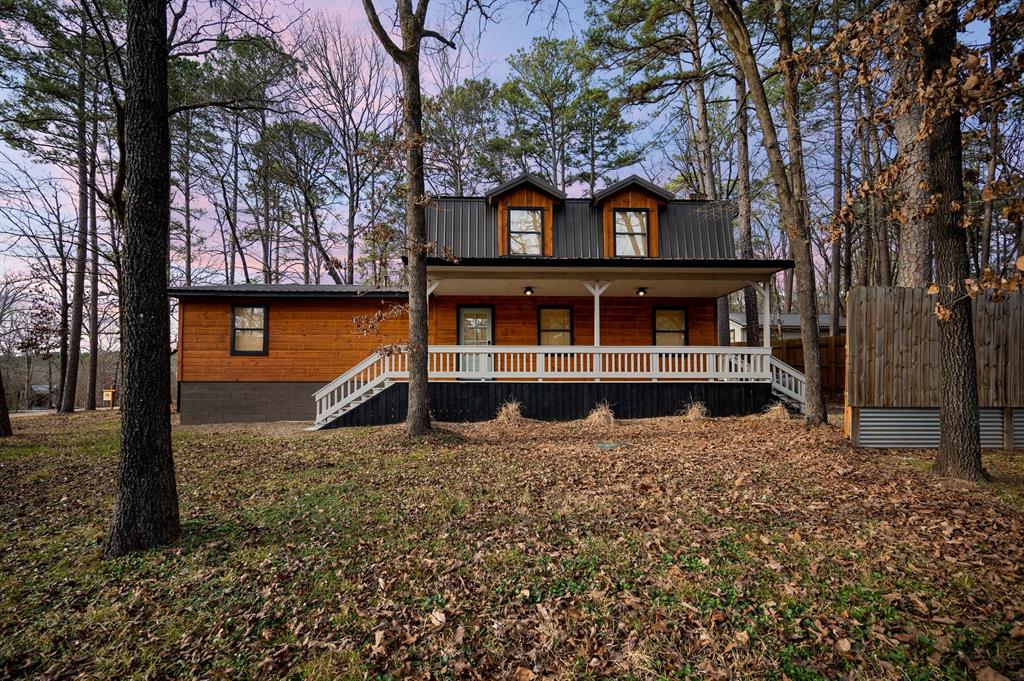 655 Chinook Road — photo