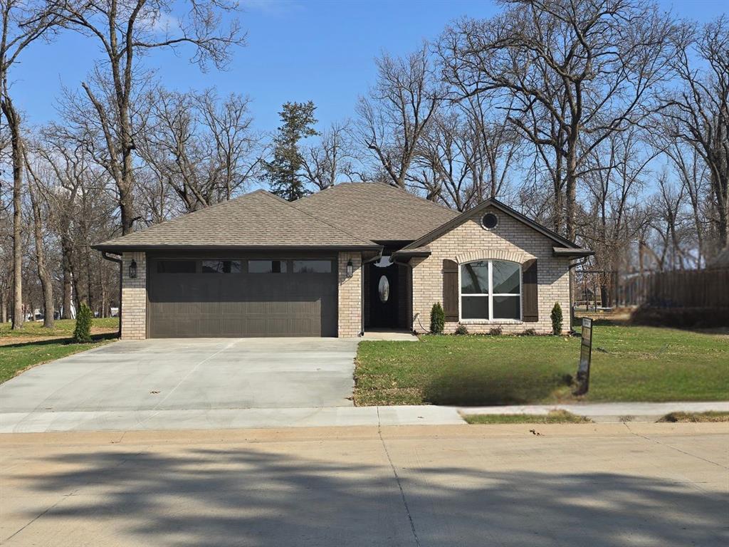 529 E Oak Tree Avenue — photo