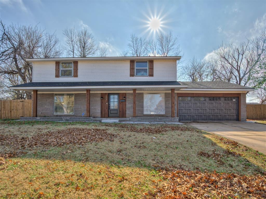 807 Amity Lane — photo