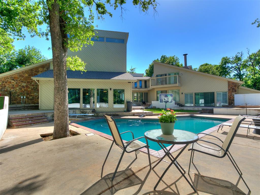 913 Oak Tree Drive — photo