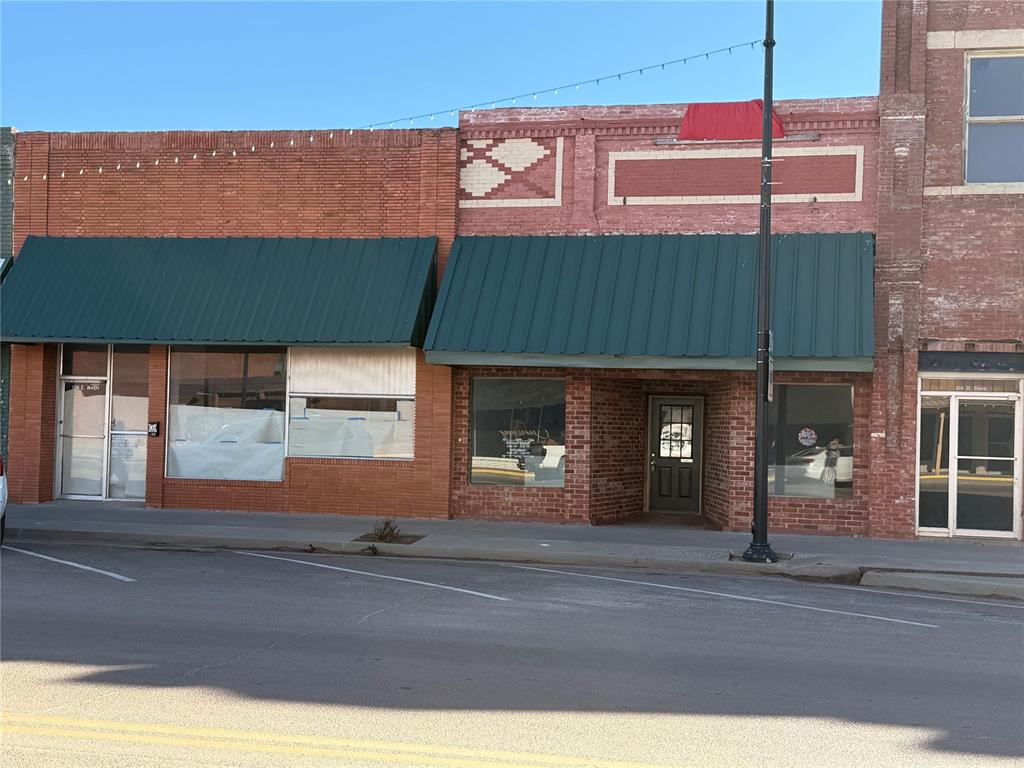 106 E Main Street — photo