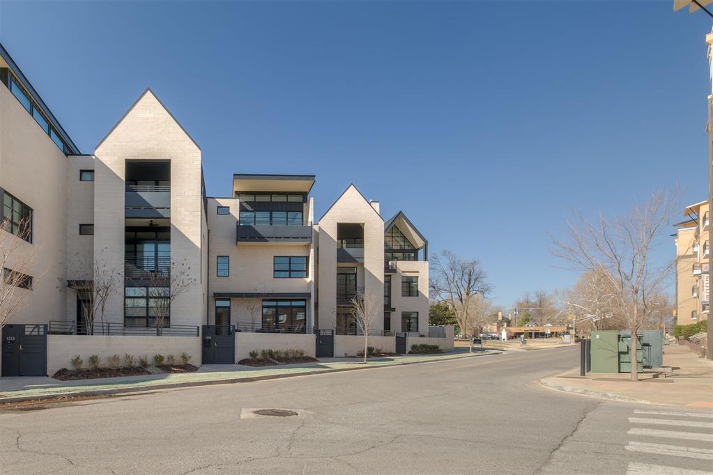 1203 N Dewey Avenue — photo