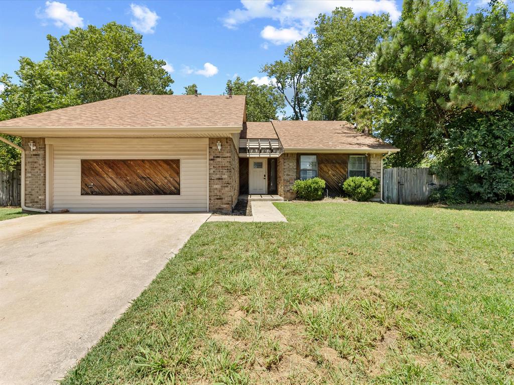 1717 Crest Circle — photo