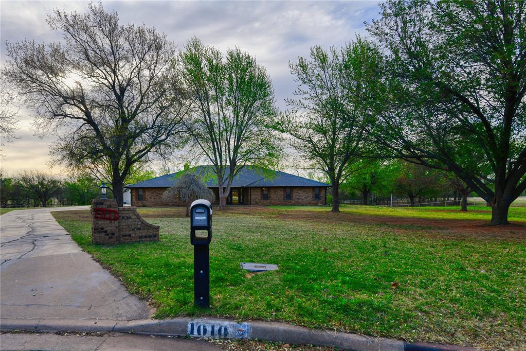 1010 Amy Way — photo