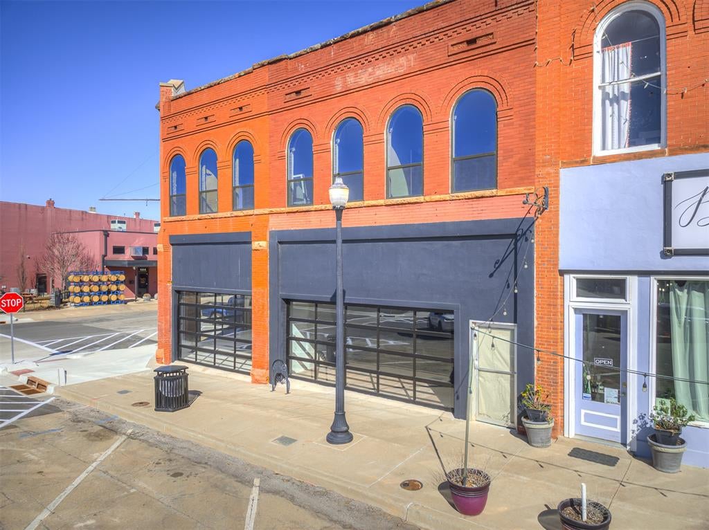 204 E Oklahoma — photo