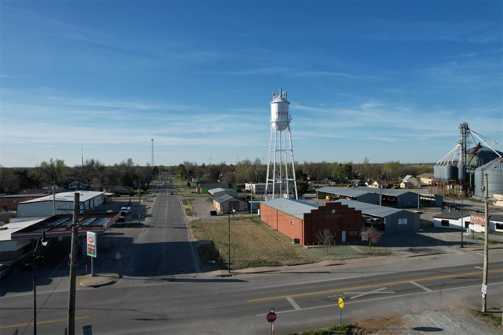 402 W Main Street Highway — photo