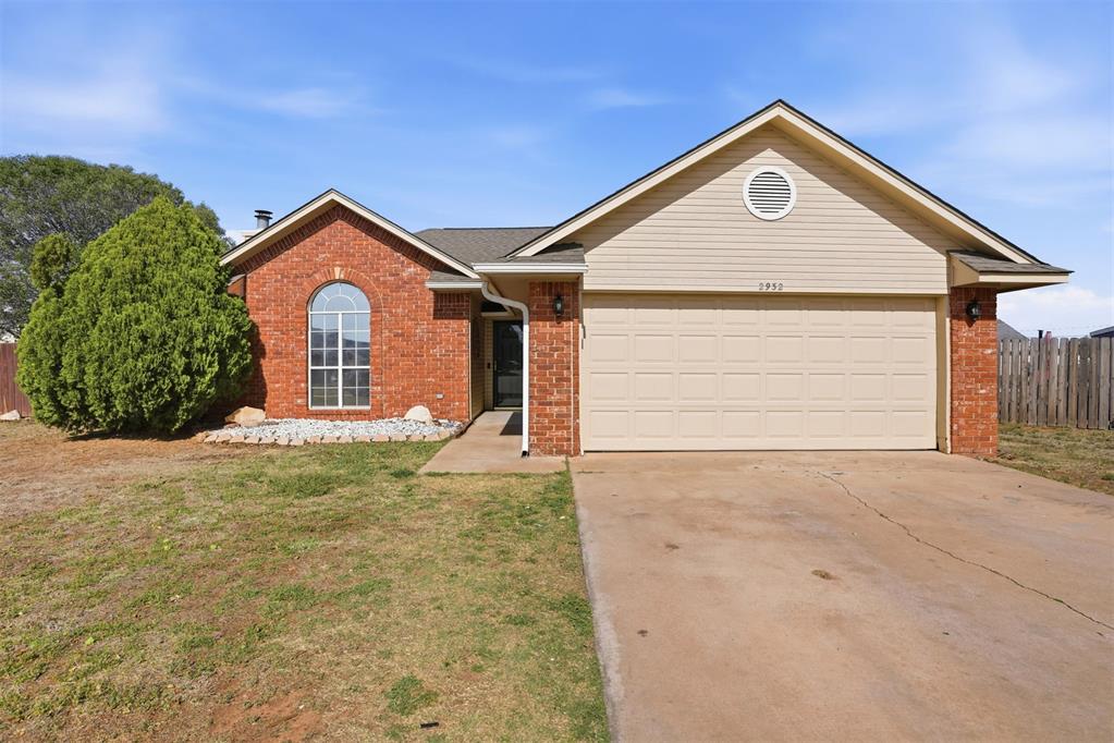 2932 Laurel Circle — photo