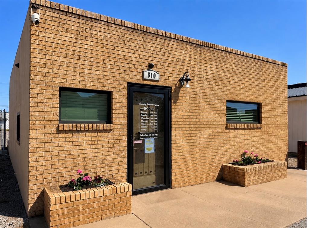 810 W Chickasha Avenue — photo