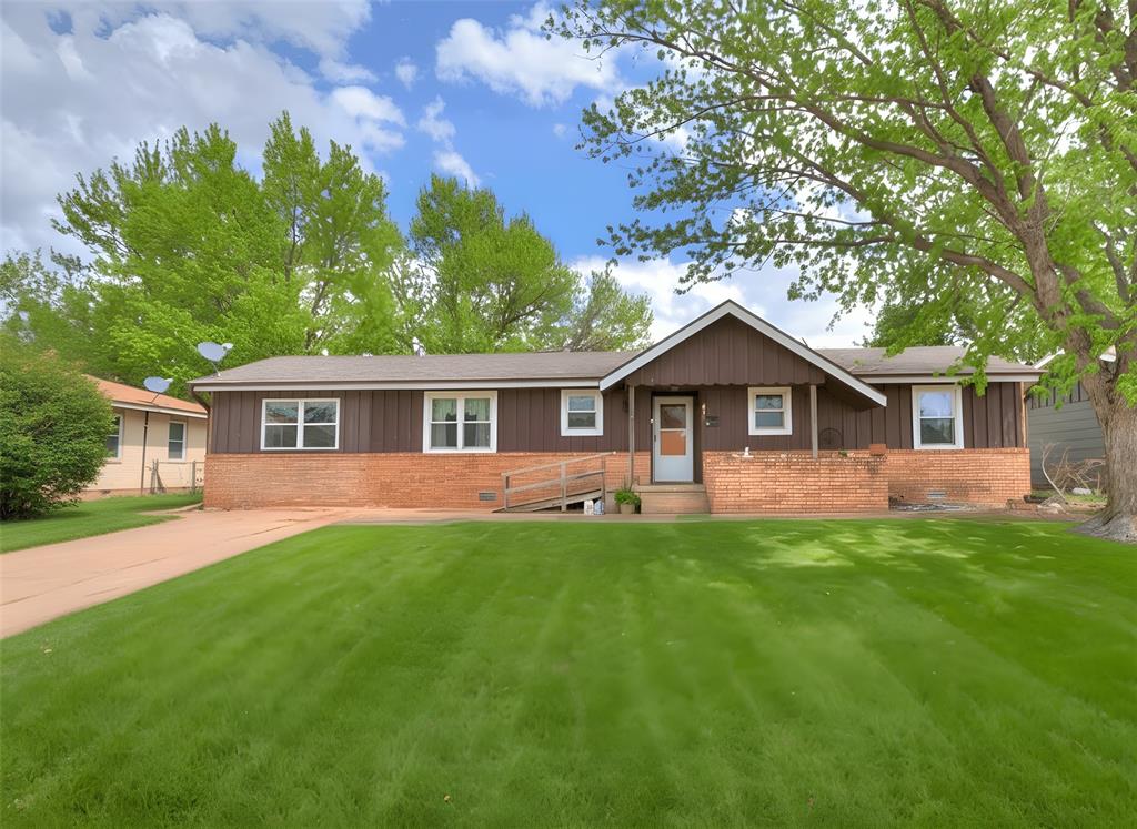 816 Hillcrest Drive — photo