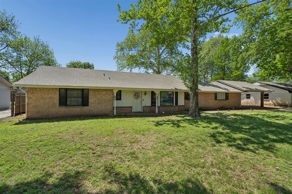 910 McCall Drive — photo