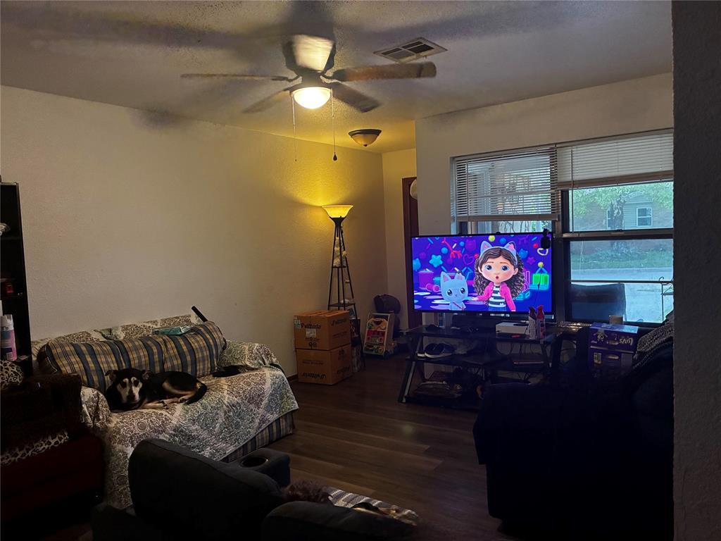 102 Oakside Drive — photo