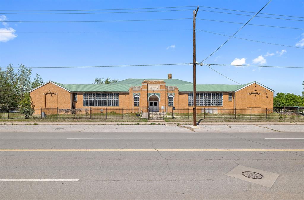 100 E Foreman Road — photo