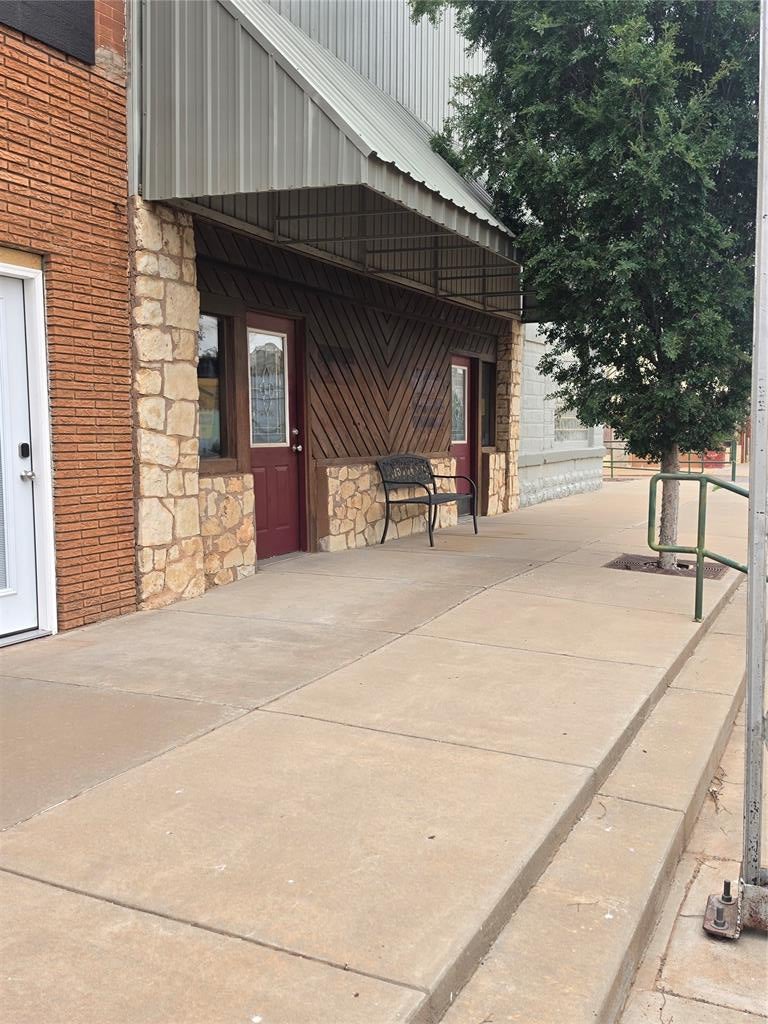 202 W Broadway Street — photo