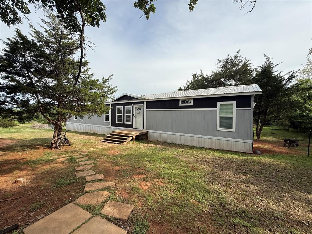 332331 E May Road — photo