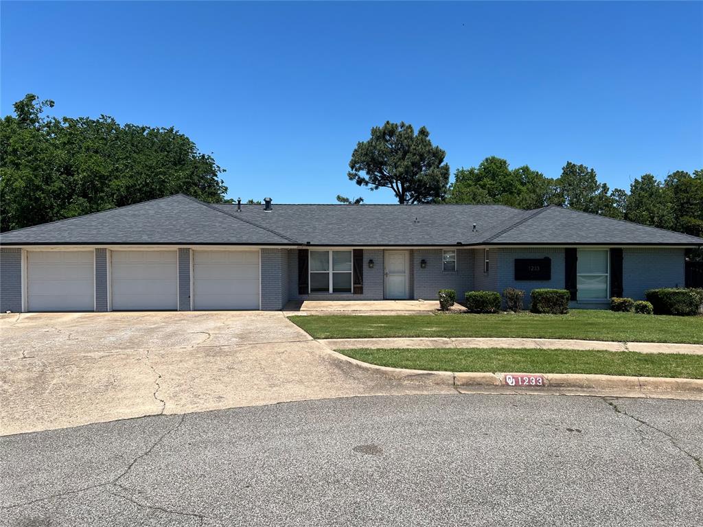 1233 Crossroads Court — photo