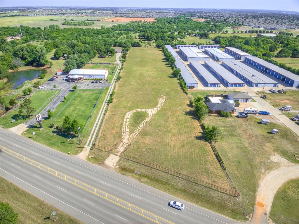 9201 NW Expressway — photo