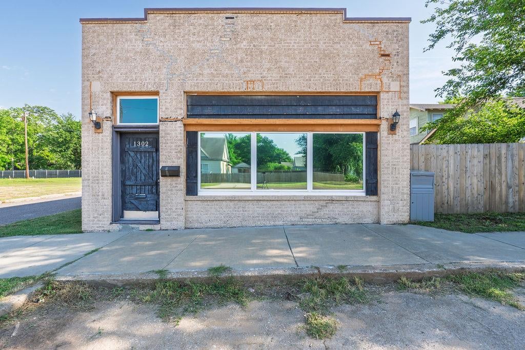1302 E Main Street — photo