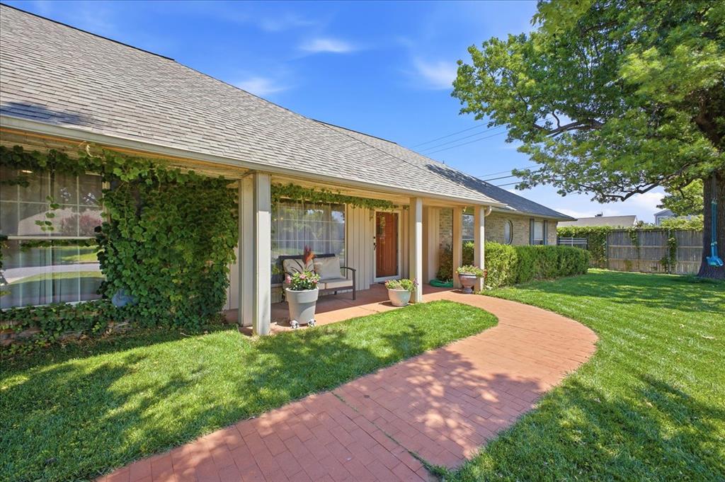 2901 Chapel Hill Road — photo