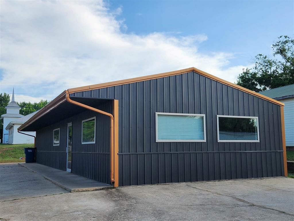 501 W Carl Hubbell (Main) Street — photo