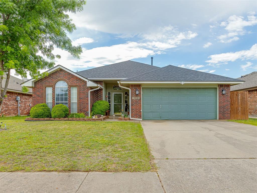 Home in Moore, OK 73160 — photo 2