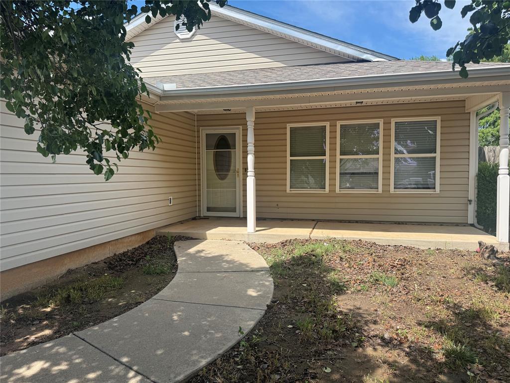 401 Poppy Lane — photo