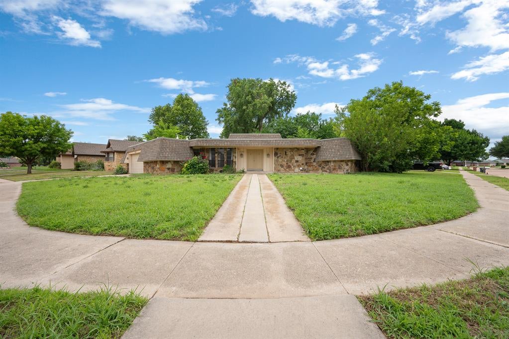1305 Quail Hollow Drive — photo