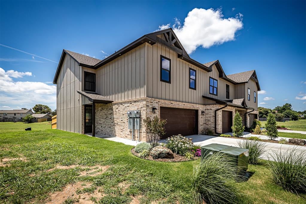 6716 NW Willow Wood Loop — photo