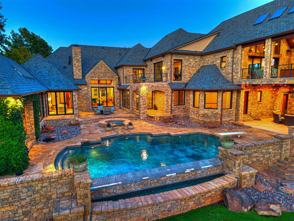 6401 Oak Tree Drive — photo