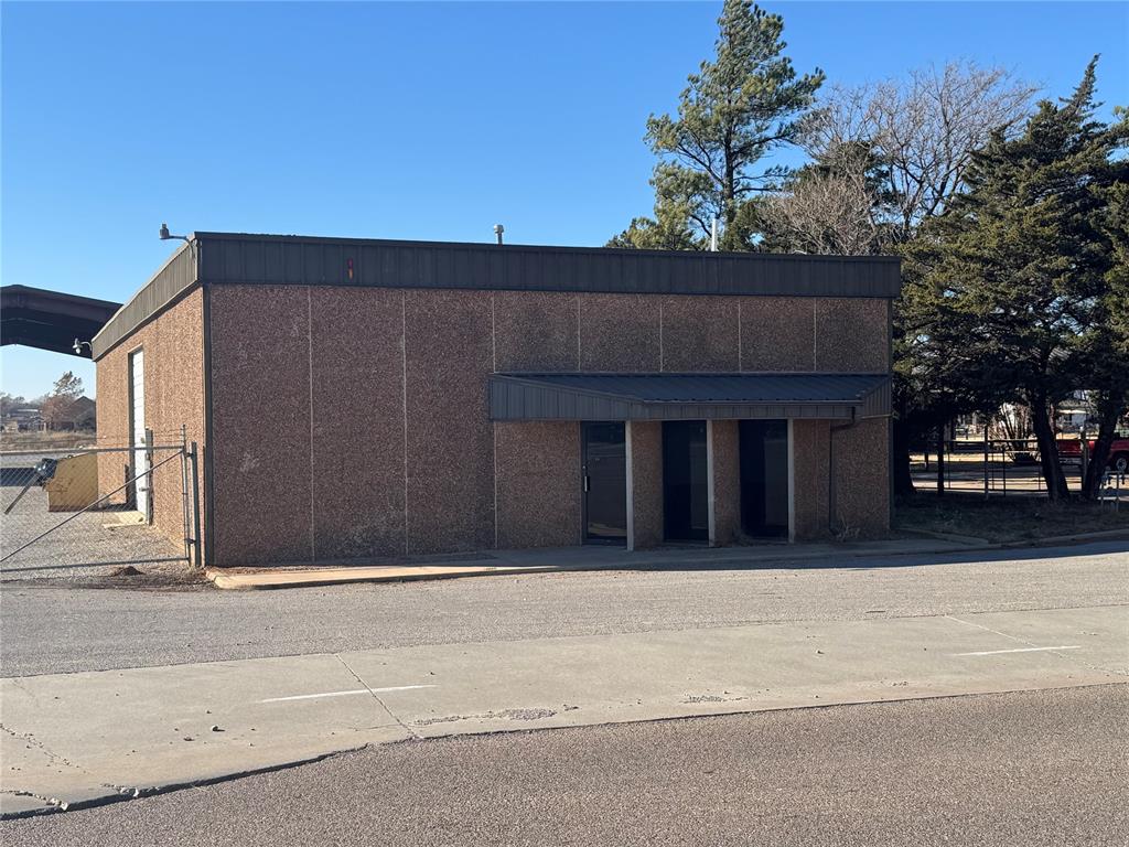 1709 N Airport Road — photo