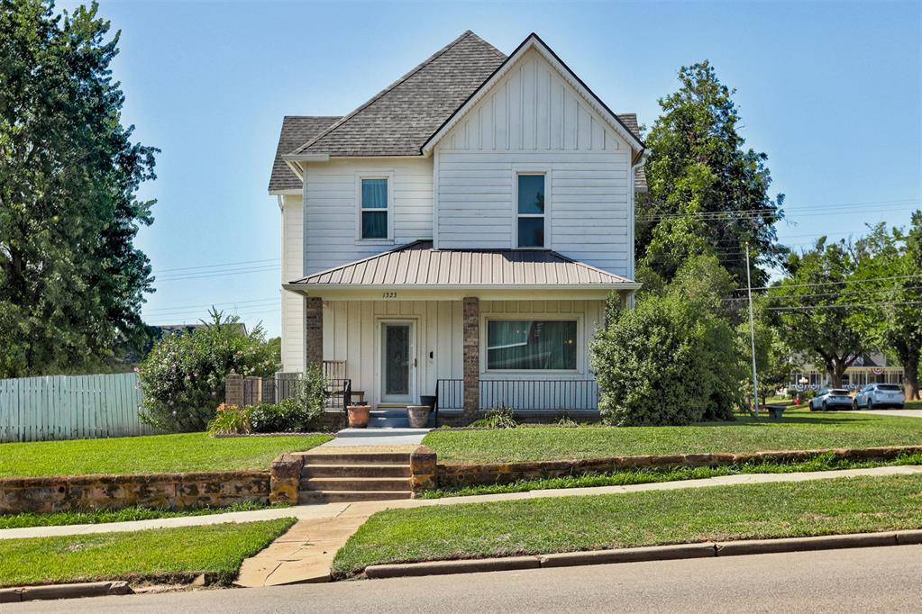 1323 W Noble Avenue — photo