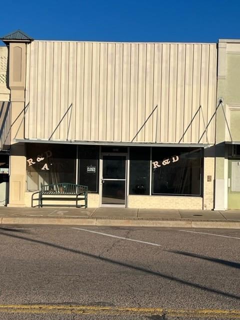 121 N Broadway Street — photo
