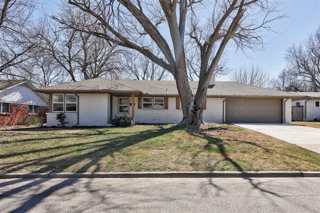 2604 Kings Way — photo