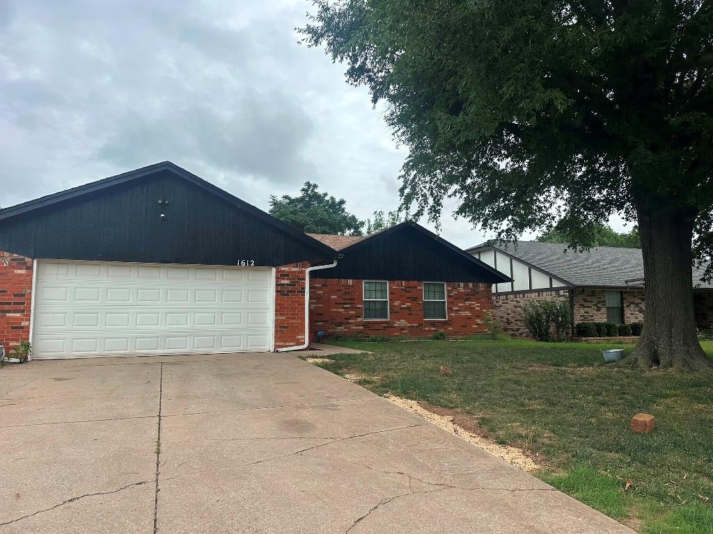 1612 Whispering Creek Drive — photo