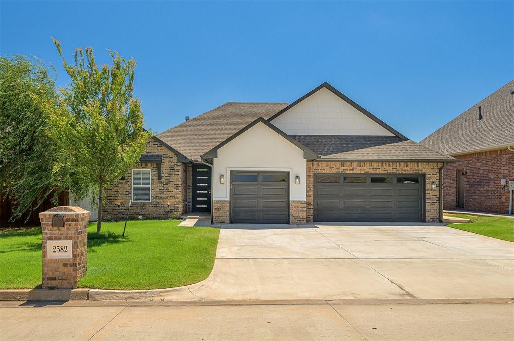 2582 Shady Hollow Drive — photo