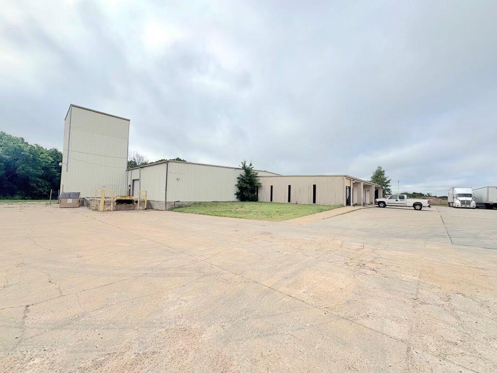 42405 Westech Road — photo