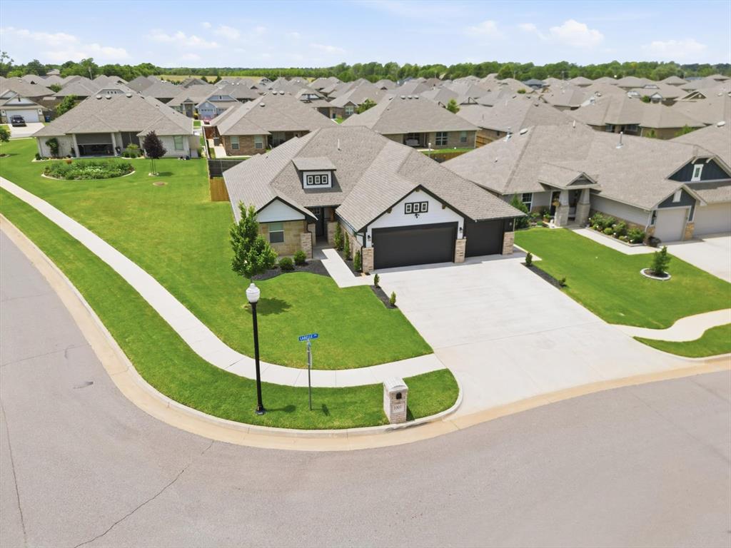 1001 Labelle Drive — photo