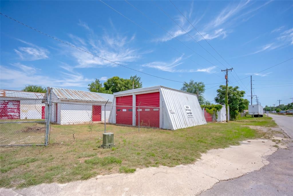 522 W Fox Street — photo