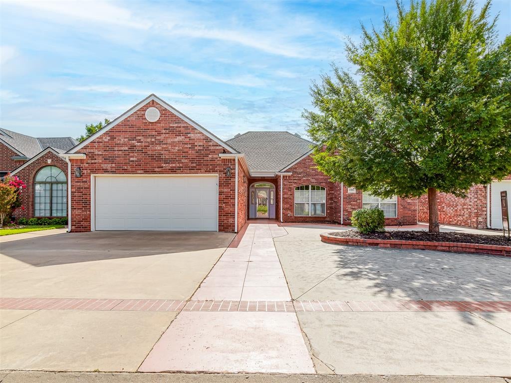 1205 Regency Court — photo