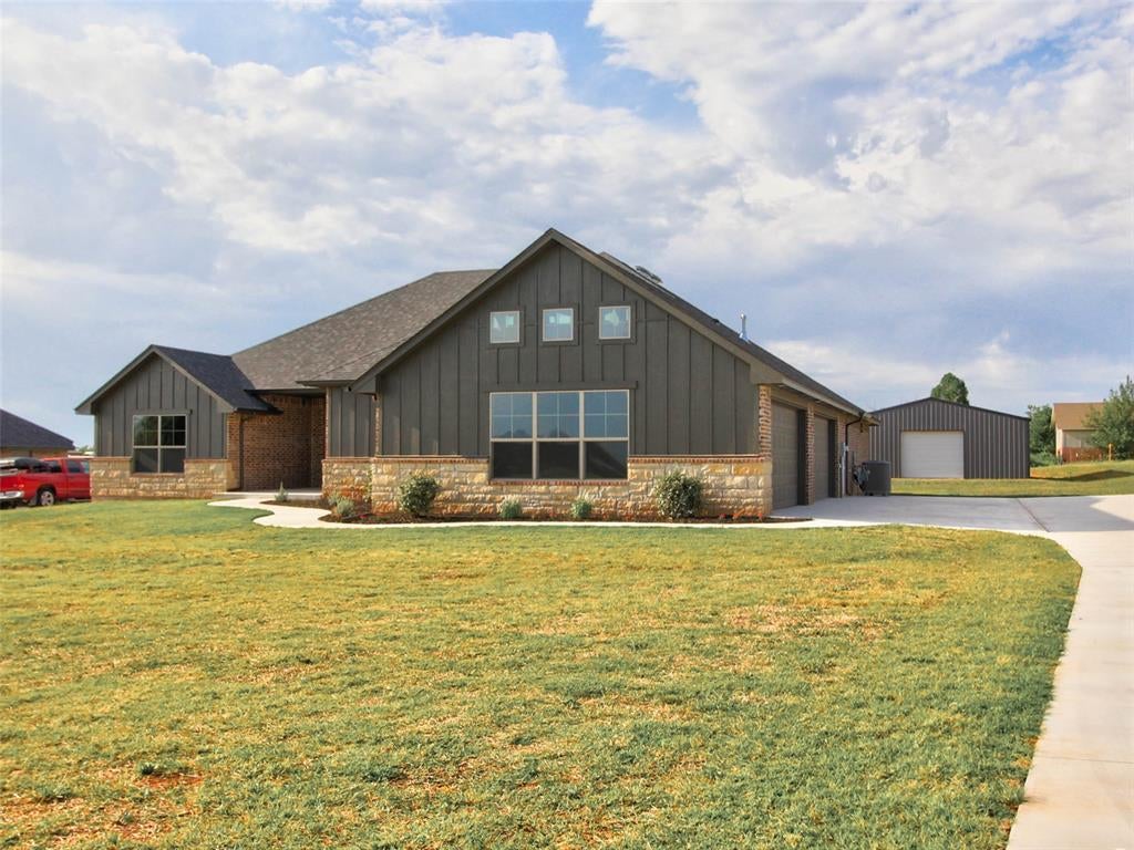 8681 Oak Tree Circle — photo