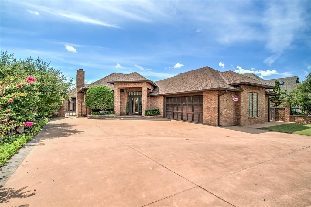 13105 Oakcliff Road — photo