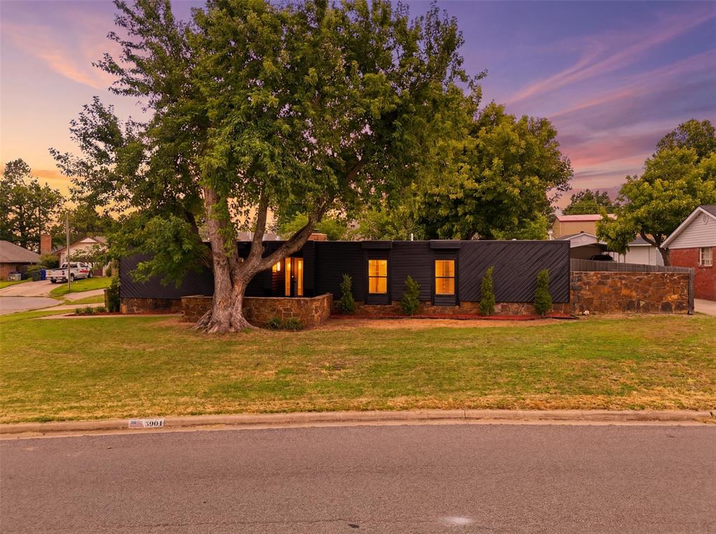 2904 Robin Road — photo