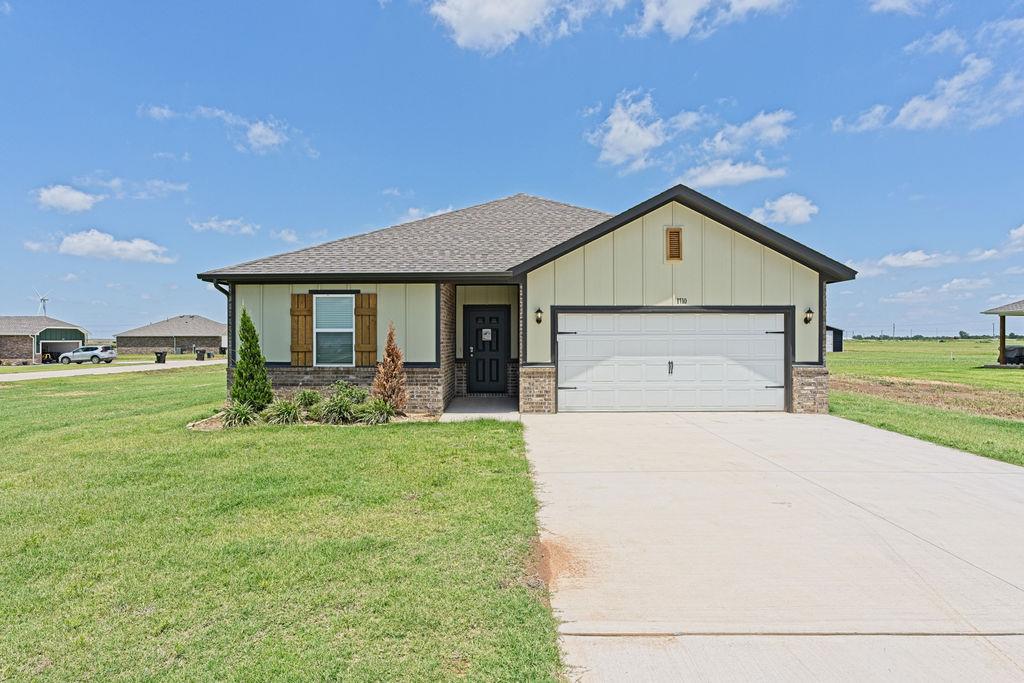 1710 Oak Way — photo