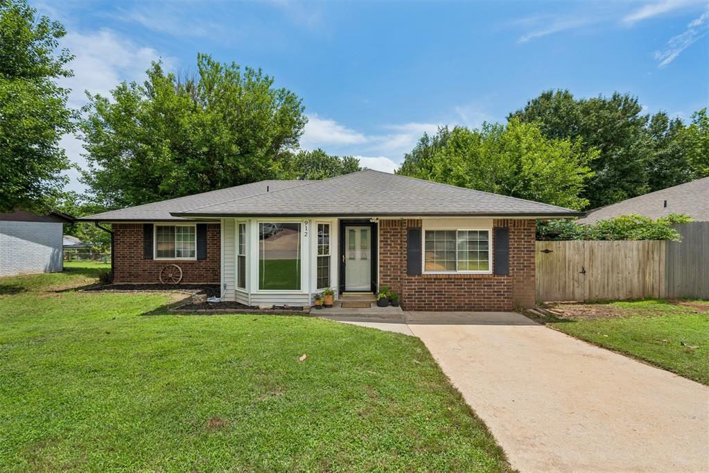 912 Mockingbird Lane — photo