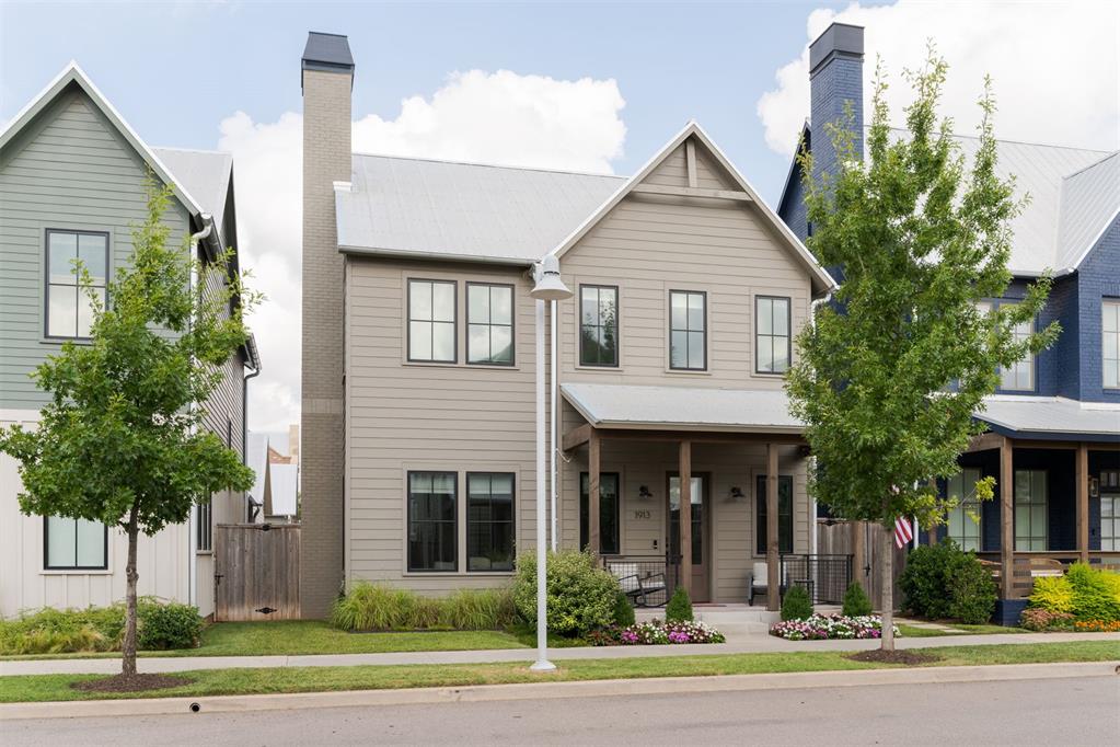 1913 Pioneer Street — photo